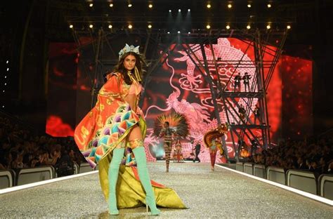 victoria secret wardrobe malfunction